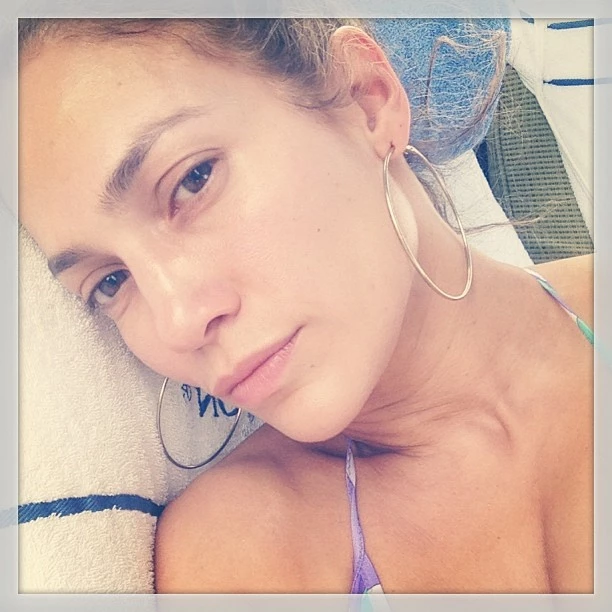 Jennifer Lopez: Ποζάρει χωρίς ίχνος μακιγιάζ! 
