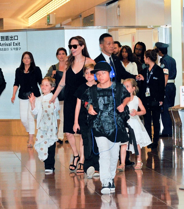 Angelina Jolie: Ταξίδι στην Ιαπωνία μαζί με τα παιδιά