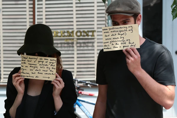 H Emma Stone και ο Andrew Garfield έλυσαν το πρόβλημα των παπαράτσι