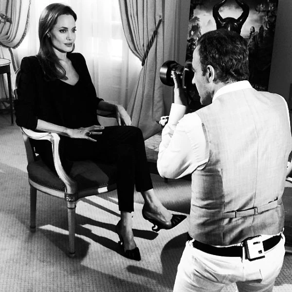 Ο Νίκος Αλιάγας φωτογραφίζει την Angelina Jolie