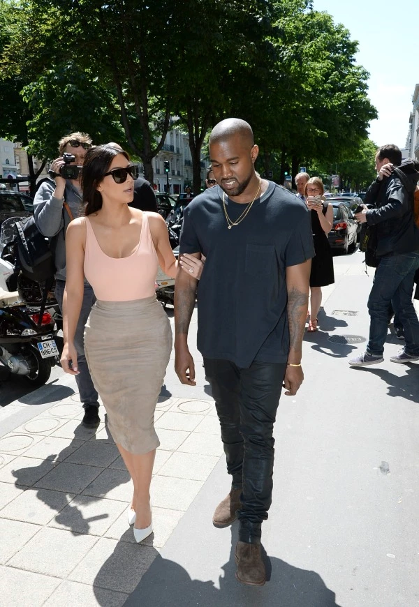 H σέξι εμφάνιση της Kim Kardashian στο Παρίσι