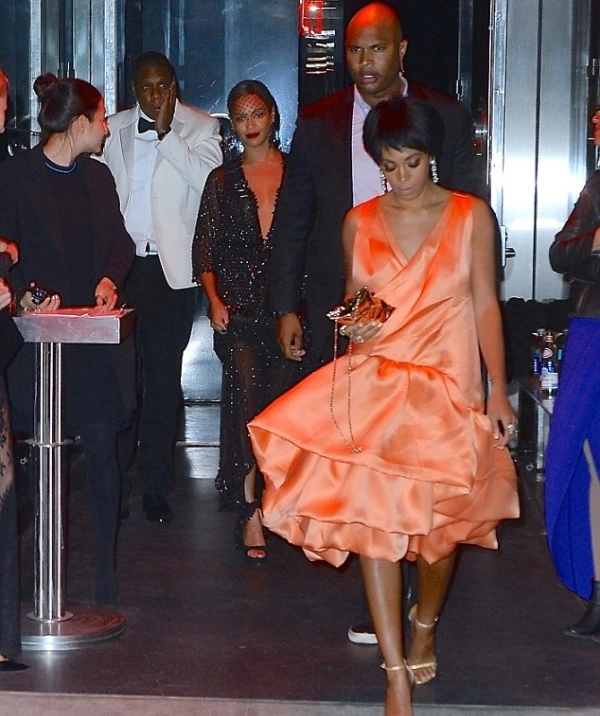 Video: H άγρια επίθεση της Solange Knowles στον Jay Z