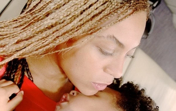 Beyonce: Οι τρυφερές φωτογραφίες με την κόρη της στα social media