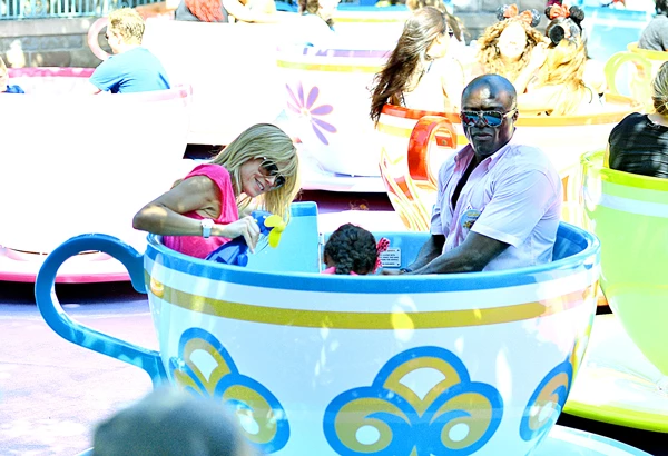 Η Heidi Klum και ο Seal με τα παιδιά τους στη Disneyland - εικόνα 2