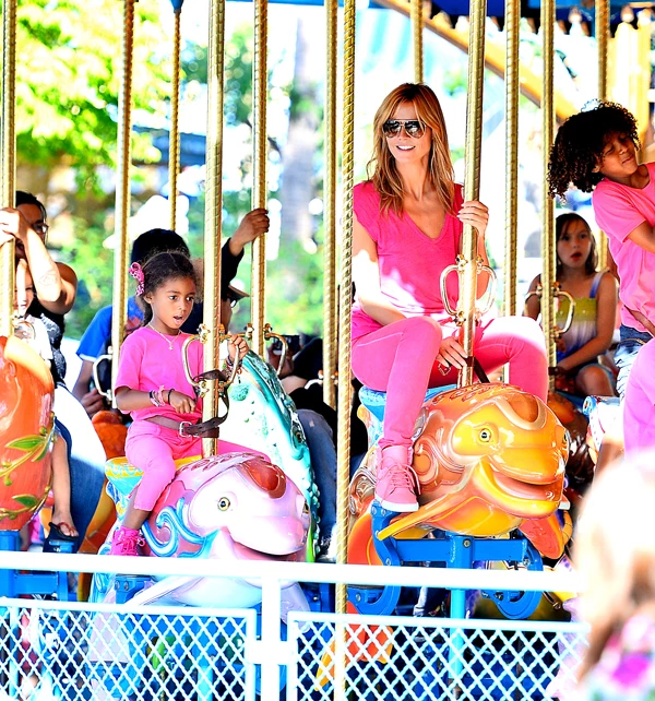 Η Heidi Klum και ο Seal με τα παιδιά τους στη Disneyland - εικόνα 5