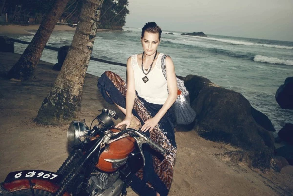 Η Yasmin Le Bon επιστρέφει ως μούσα των Monsoon - εικόνα 6