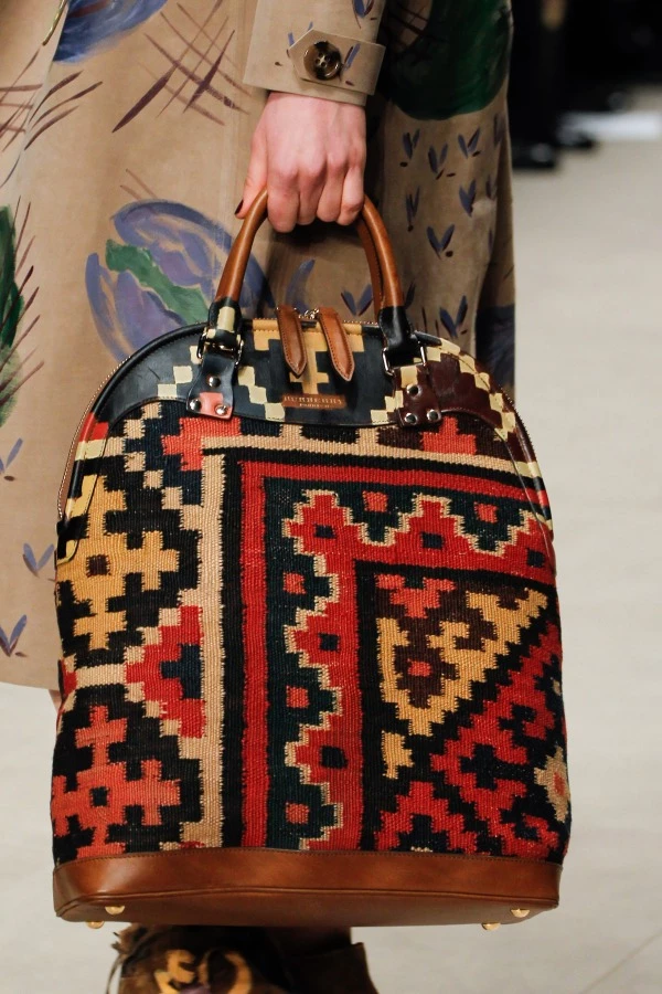 Bag Report: Oι ωραιότερες τσάντες που είδαμε στις Εβδομάδες Μόδας - εικόνα 2