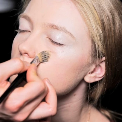 Διάσημοι makeup artists προτείνουν: Τα 9+1 μυστικά για αψεγάδιαστο concealer