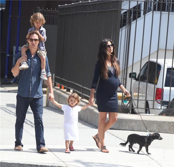 Matthew McConaughey: Βόλτα με την οικογένεια