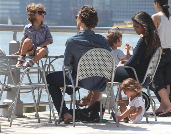 Matthew McConaughey: Βόλτα με την οικογένεια - εικόνα 2