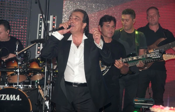 Η showbiz στην πρεμιέρα της Δέσποινας Βανδή και του Αντύπα - εικόνα 3