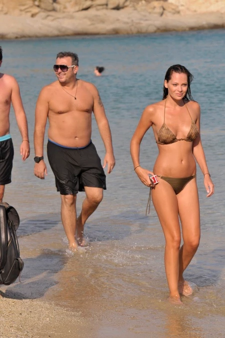 Οι 12 καλύτερες εμφανίσεις Ελληνίδων celebs με μαγιό - εικόνα 9