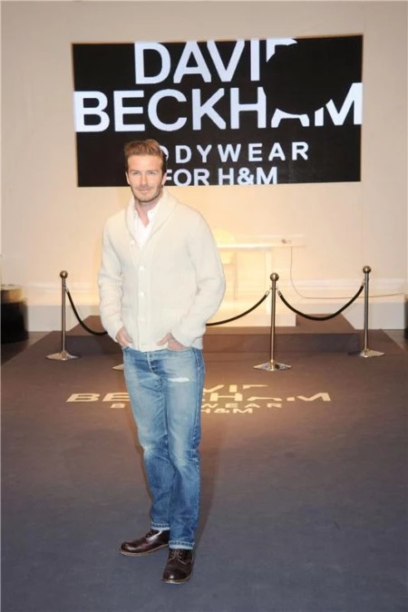 Βίντεο: Ο David Beckham παρουσιάζει τη συλλογή εσωρούχων του