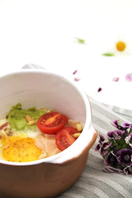 Αυγόφετες με τσουρέκι και πετιμέζι, αυγά μάτια σε πήλινο, Κέικ Νουτέλα | 3 συνταγές για το πιο εντυπωσιακό πρωινό - εικόνα 2