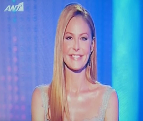 Το look της Τζένης Μπαλατσινού στο 2ο live του Dancing On Ice - εικόνα 5