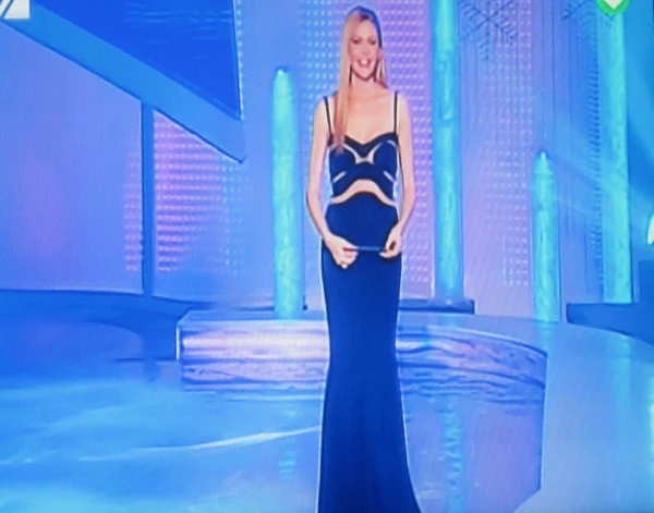 Look Analysis: Η Τζένη Μπαλατσινού στο 9ο live του Dancing - εικόνα 3