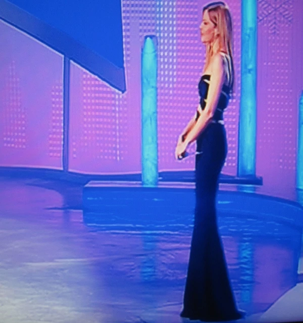 Look Analysis: Η Τζένη Μπαλατσινού στο 9ο live του Dancing