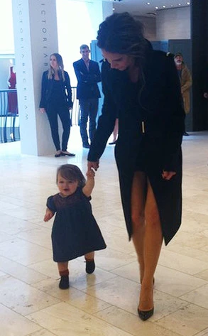 ΦΩΤΟ: Δες την Harper Beckham να κάνει τα πρώτα της βήματα!