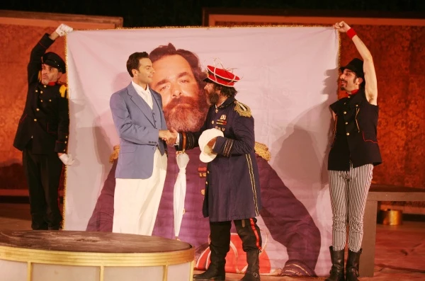 Ποιοι celebs βρέθηκαν στην πρεμιέρα της θεατρικής ...