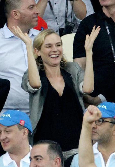 H Diane Kruger πανηγυρίζει την κατάκτηση του Euro από την Ισπανία! - εικόνα 3