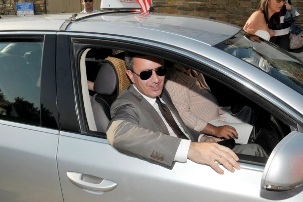 Το φωτογραφικό album από τη βάπτιση του Γιώργου Λιάγκα και της Φαίης Σκορδά στην Τήνο - εικόνα 4