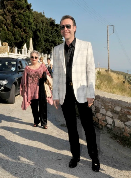 Το φωτογραφικό album από τη βάπτιση του Γιώργου Λιάγκα και της Φαίης Σκορδά στην Τήνο - εικόνα 6
