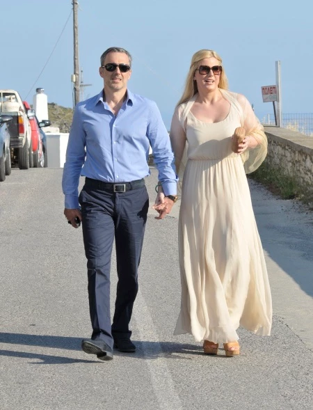 Το φωτογραφικό album από τη βάπτιση του Γιώργου Λιάγκα και της Φαίης Σκορδά στην Τήνο - εικόνα 8
