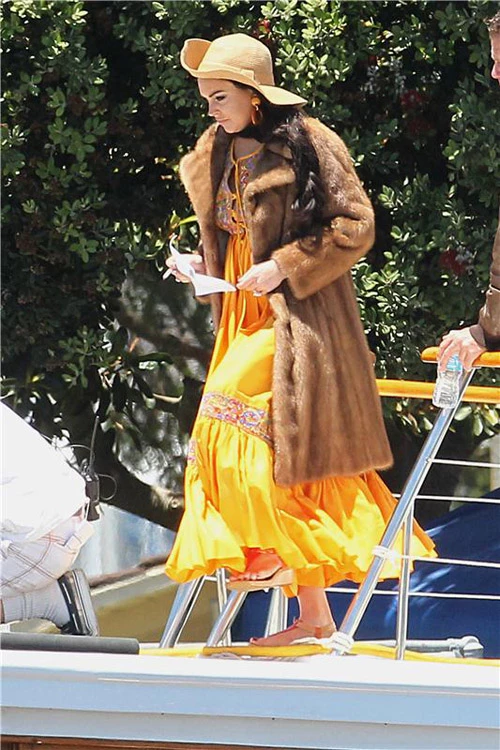 Περισσότερες φωτογραφίες της Lindsay Lohan ως Elizabeth Taylor! - εικόνα 5