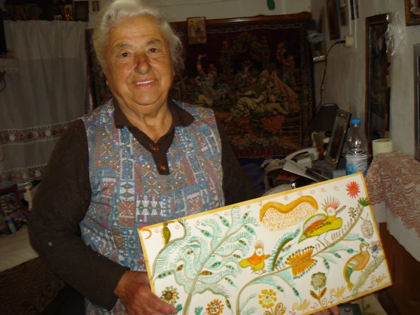 H γιαγιά Λεμπέση, τα κεραμεικά και τα "ζωντανά" μοτίβα - εικόνα 3