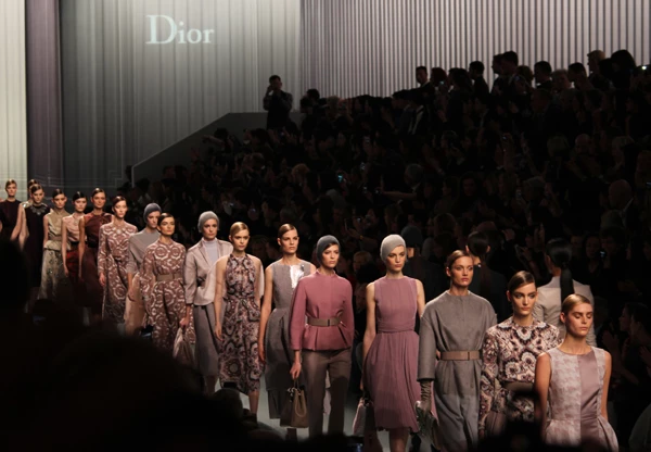 Fashion Report από το Παρίσι: Στο show του οίκου Dior - εικόνα 5