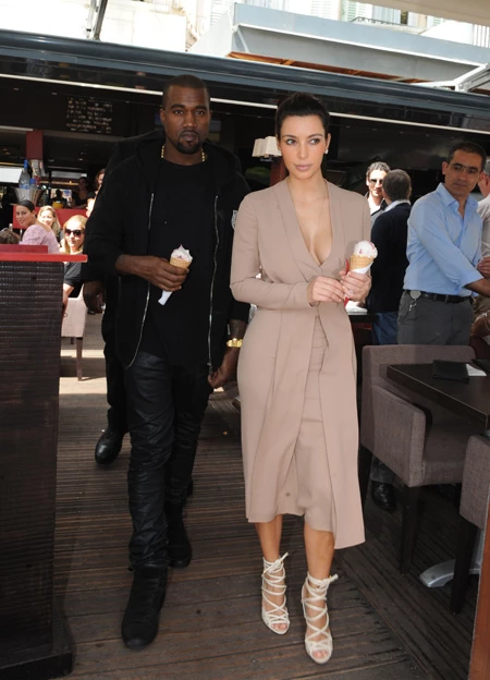 How sweet! Kim Kardashian και Kanye West τρώνε παγωτό - εικόνα 2