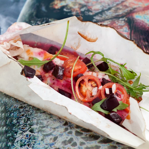 O master chef των θαλασσινών Λευτέρης Λαζάρου προτείνει τρεις συνταγές για σολομό, λαβράκι και γαρίδες
