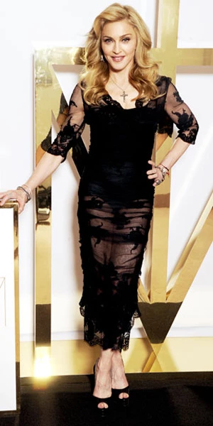 Σήμα κατατεθέν των celebrities; Η κόκκινη σόλα του Christian Louboutin!
