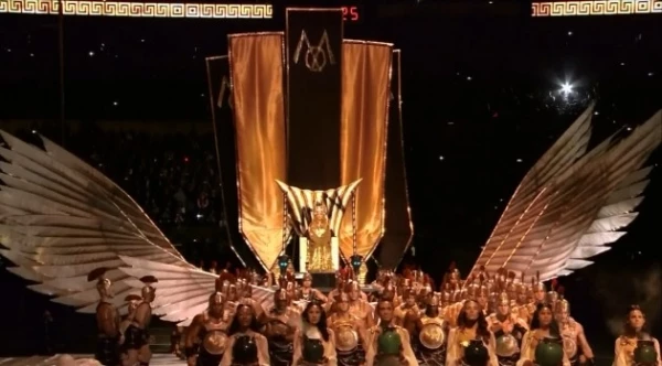 Βίντεο: Η εμφάνιση της Madonna στο Super Bowl