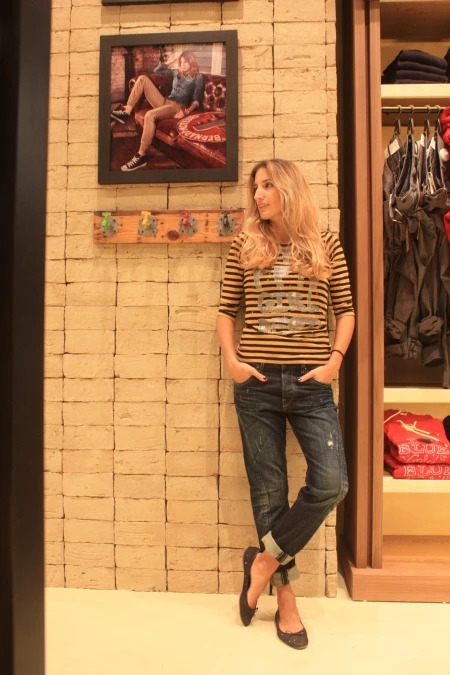 Η fashion editor του MissBloom.gr Έφη Καρύδη πάει για ψώνια στο Staff Jeans & Co - εικόνα 3