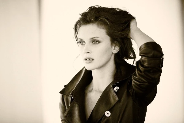H Marine Vacth, πρέσβειρα του οίκου YSL, πρωταγωνίστρια! - εικόνα 2
