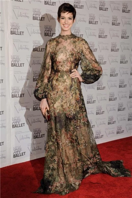 Ποιος σχεδιαστής θα ράψει το νυφικό της Anne Hathaway; - εικόνα 2