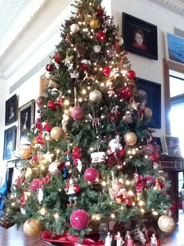 Δες το Χριστουγεννιάτικο δέντρο της Ελένης Μενεγάκη