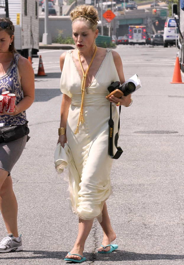 Η Sharon Stone στo ρόλο της Θεάς Αφροδίτης. Δες backstage από τα γυρίσματα - εικόνα 2