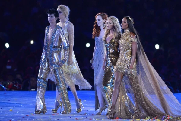 Οι Spice Girls, τα top models, η brit pop και η μόδα στην τελετή λήξης των αγώνων - εικόνα 3